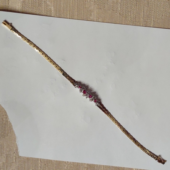 Ruby and diamond bracelet with 14kt yellow gold wristband - Picture 5 of 11